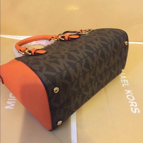 ๐ผ๐ฅNew Michael Kors Bag ๐ผ - Picture 7 of 8